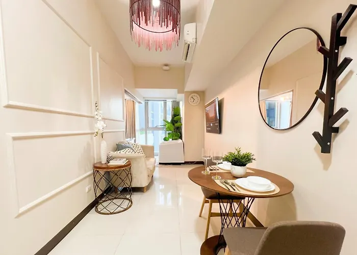 Holiday home Stylish 1br In Bgc Uptown & Mitsukoshi #upt126d